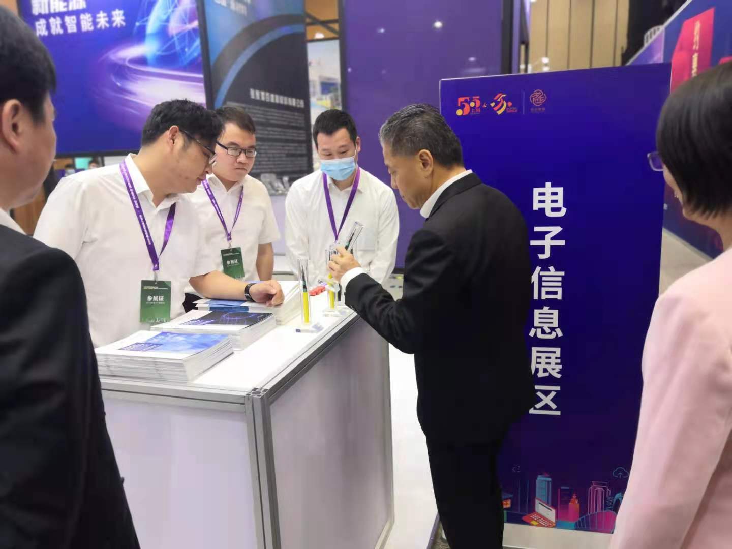 楊市長、方書記親臨亨通展位 | 2021首屆蘇州超級產地節(jié)(圖6)